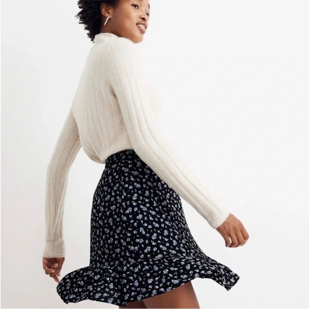 Madewell - Baby’s breath mini ruffle skirt
